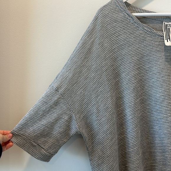 Free People America Oversized Split Back Gray Knit Sweater Top Loose Flowy Boho - Picture 4 of 8